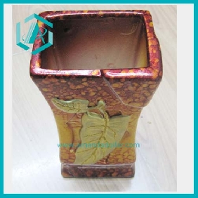 Wholesale Nice and classical porcelain vase with leaves pattern on surface use as home decor
