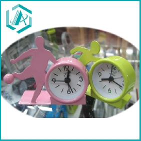 Wholesale Athletic football player round shape electronic alarm clock in white box packing