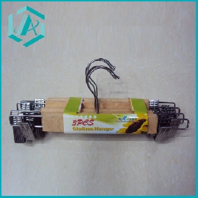 Wholesale promotional dollar item hot sell wooden clothes hanger