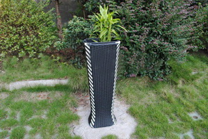 Wholesale black and white nice desgin elegant PE rattan vase JC-P005