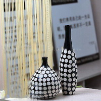 Wholesale Black body and white round dots painted floral modern style ceramic vase