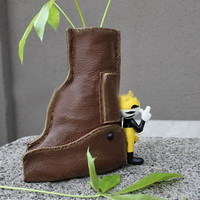 Wholesale Unique design flower vases resin vases for desk decoration / personal gifts