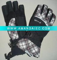 Winter sports fashion glove with reflective piping