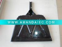 metal dust pan