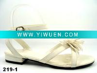 Wholesale white color plat-sole sandals summer shoes