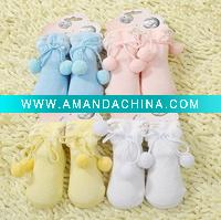 Wholesale comfortable baby sock with fur ties/cotton children booties sock