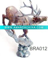 Wholesale resin deer on the stone to look far expected