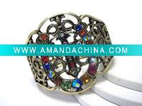 Wholesale Crystal deco large horse shoe and cross metal bangle bracelet