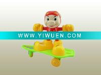 Wholesale wind-up toys, 15cm wind up Pig Man scooter (can be loaded sugar)