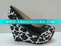 Wholesale 2011new,women's heel sandals,wood bottom,black stains