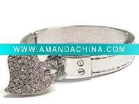 Wholesale Metal bangle with crystal heart charm bracelet