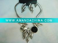 Wholesale Unique Design Silver Plated Necklace with Rhinestone