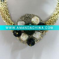 Wholesale 2011 2012 top fashion feminine pearl necklace