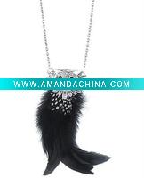 Wholesale fashion design owl with black feather necklace