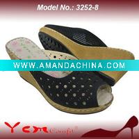 Wholesale Lady wedgie with wooden sole Sandal