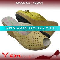 Wholesale Lady wedgie with wooden sole Sandal