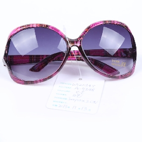 Wholesale Brown Sunglasses With Red Flower Frame In OPP Bag Package