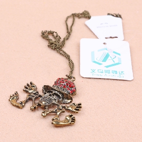 Wholesale alloy new fashion inlay red rhinestone hat skull necklace