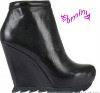 Lady leather wedge bootie