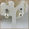 Pearl drop earring